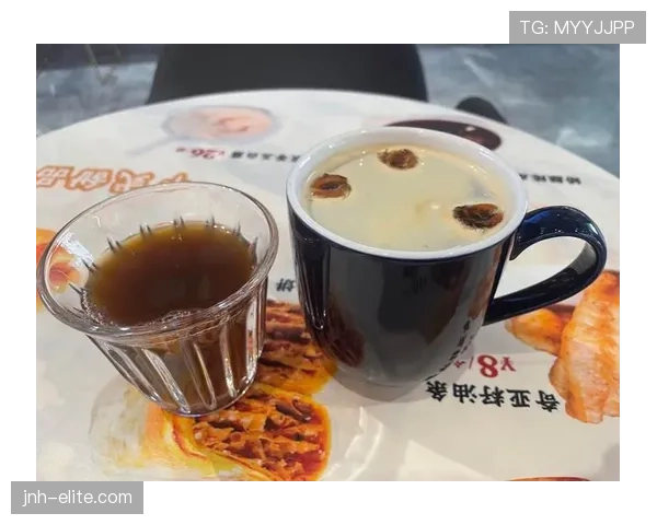 约书亚赛前喝的不是蛋白粉，是金箔拿铁？